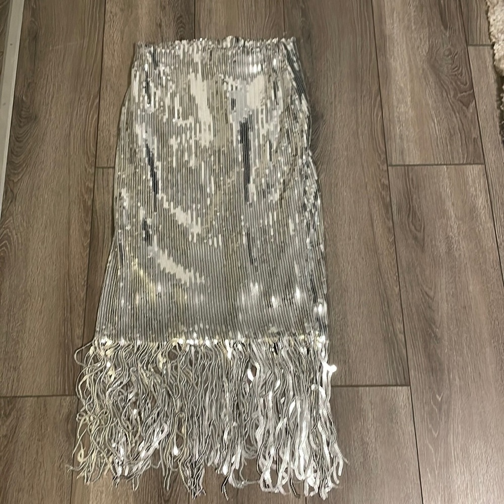 Cosmopolitan sequence size L skirt or dress depending on your mood.